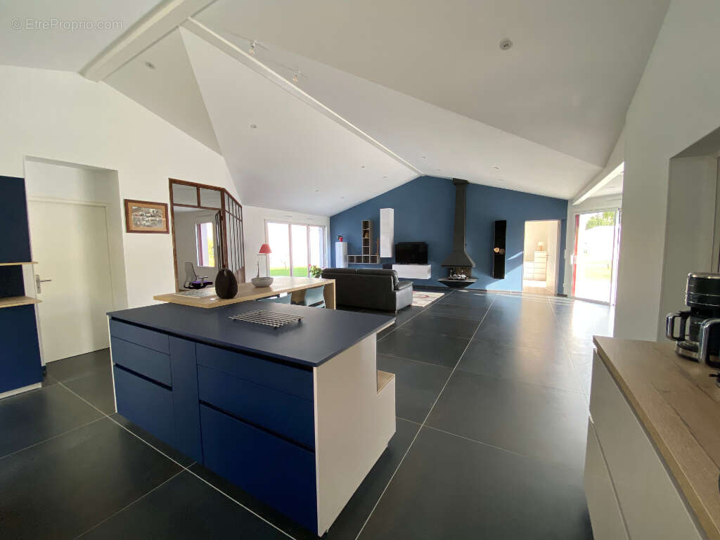 Maison de plain pied-  chauray - 205m2 - photo 2