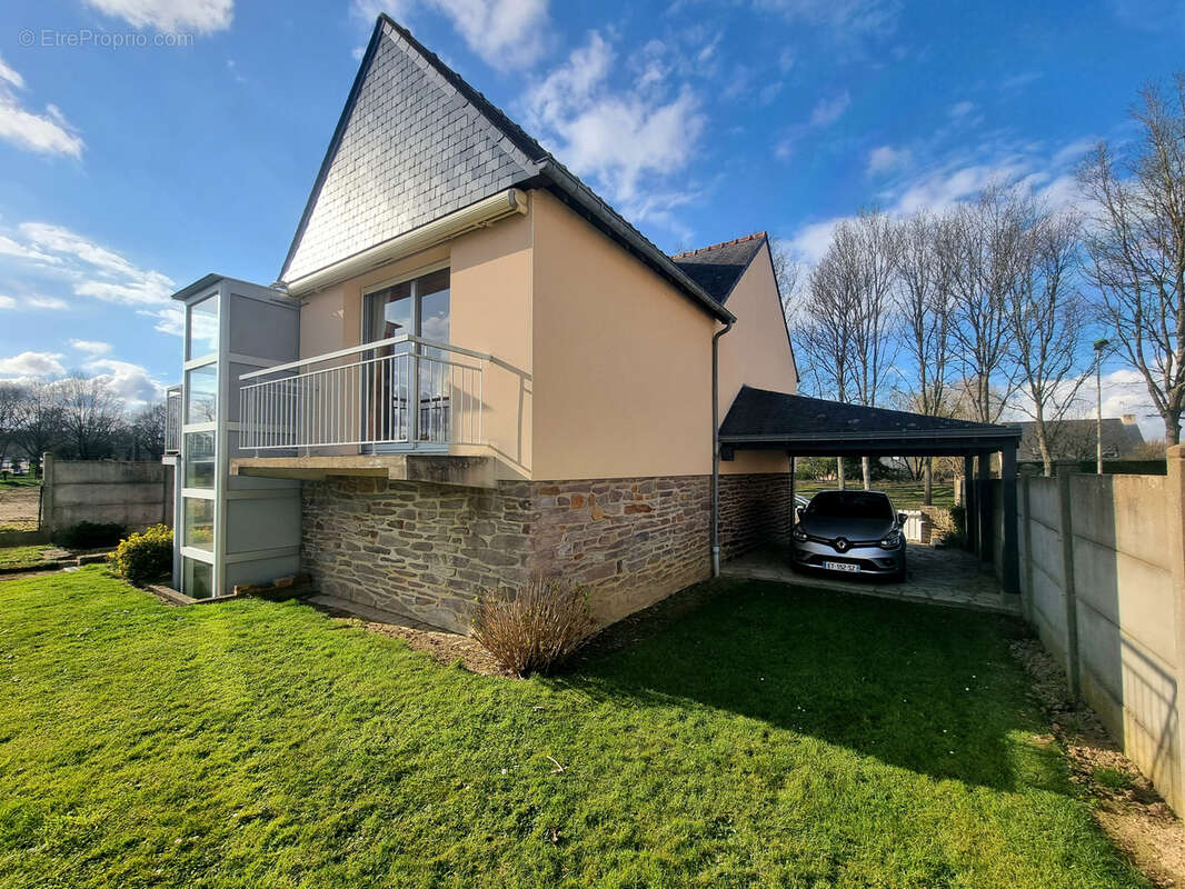 Maison à SAINT-ERBLON