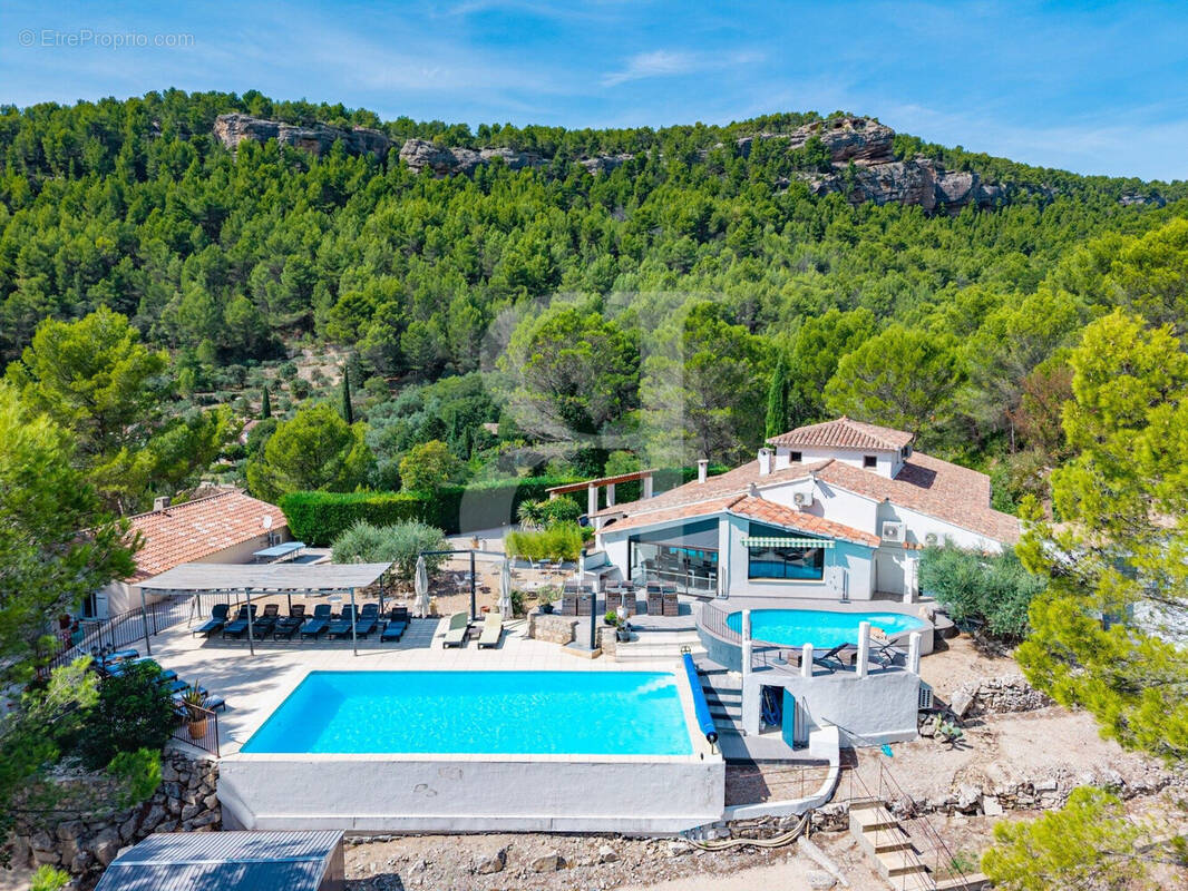 Maison à L'ISLE-SUR-LA-SORGUE