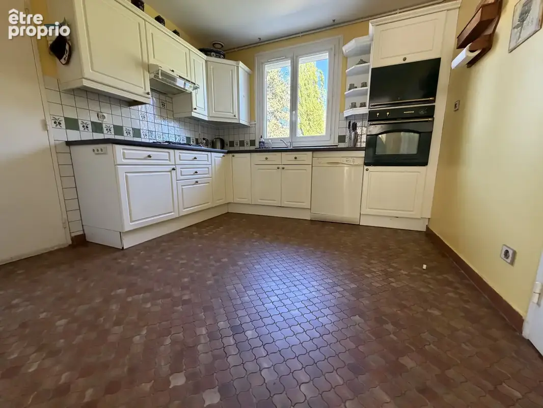 A Saint-Witz - maison individuelle de plain pied de 5 pièces élevée sur 1423 m2 de terrain - photo 4