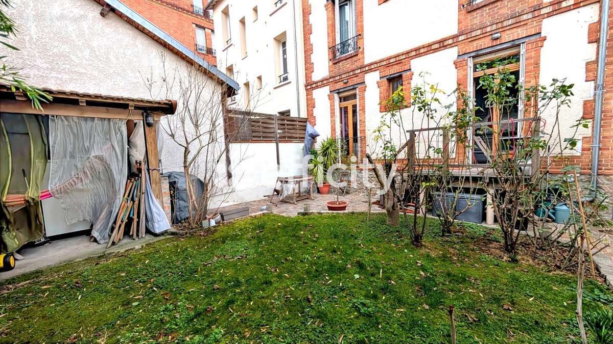 Appartement à COURBEVOIE