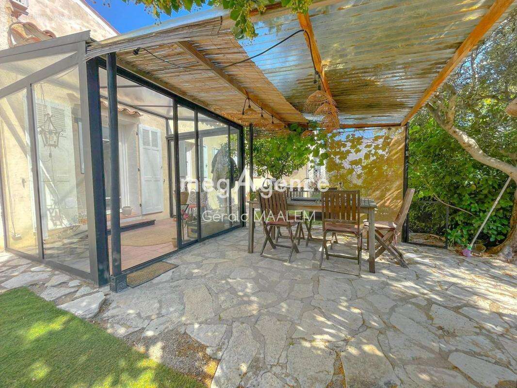 Maison à ROQUEBRUNE-SUR-ARGENS