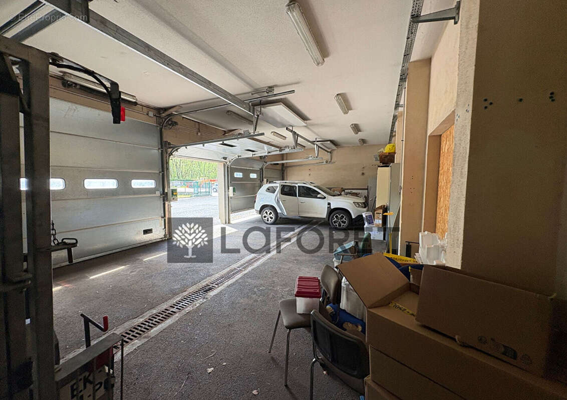 Commerce à RIOM-ES-MONTAGNES