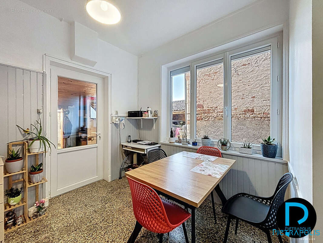 Appartement à BAGE-LE-CHATEL