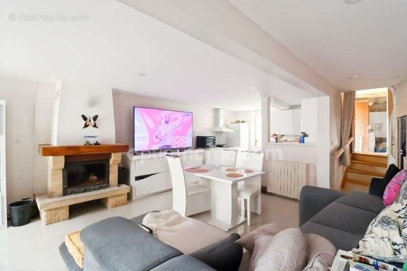 Maison Individuelle de  Centre Bourg - 5 pièces  - 4 chambres - Terrain de 505 m² - MAGNAC LAVAL   (87) - photo 4