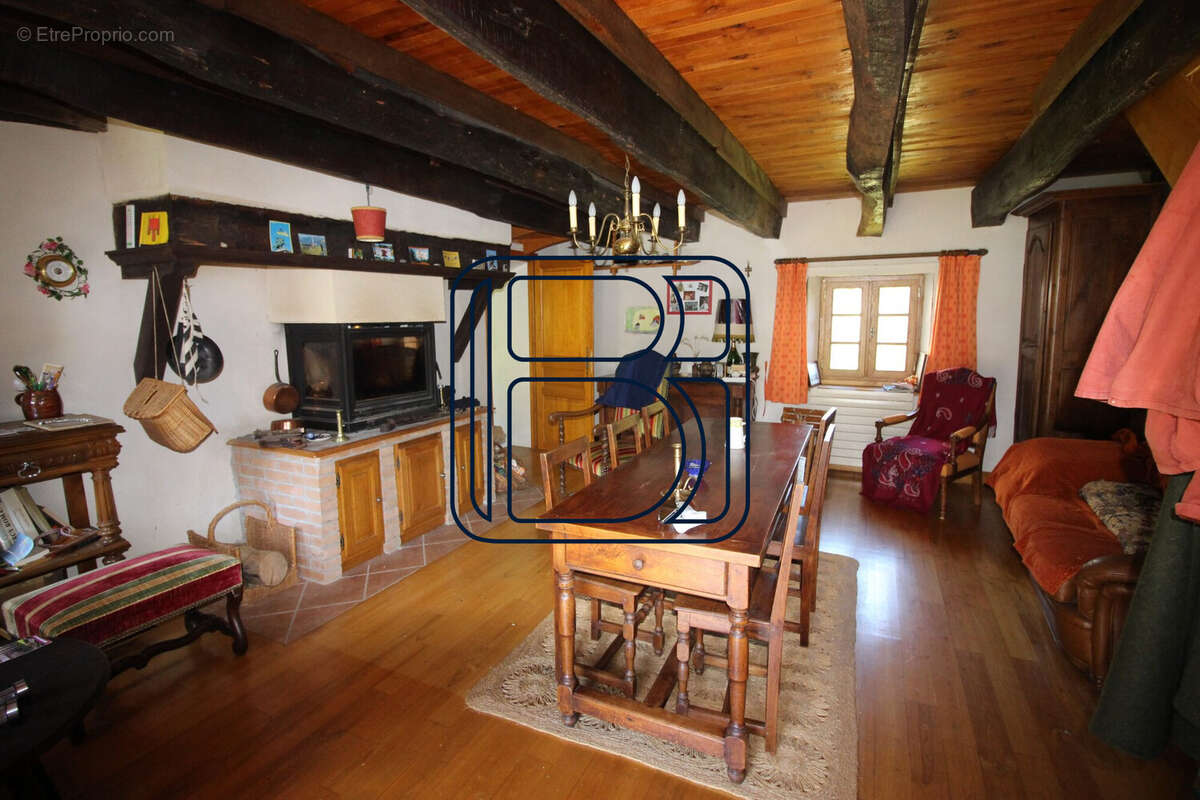 Maison à CUNLHAT