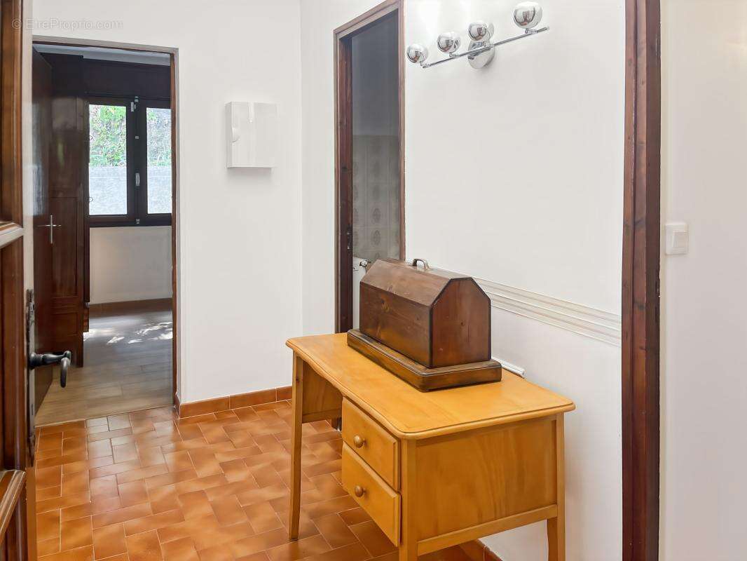 Maison À Vendre composée de 2 appartements (3 et 4 pièces) - photo 8