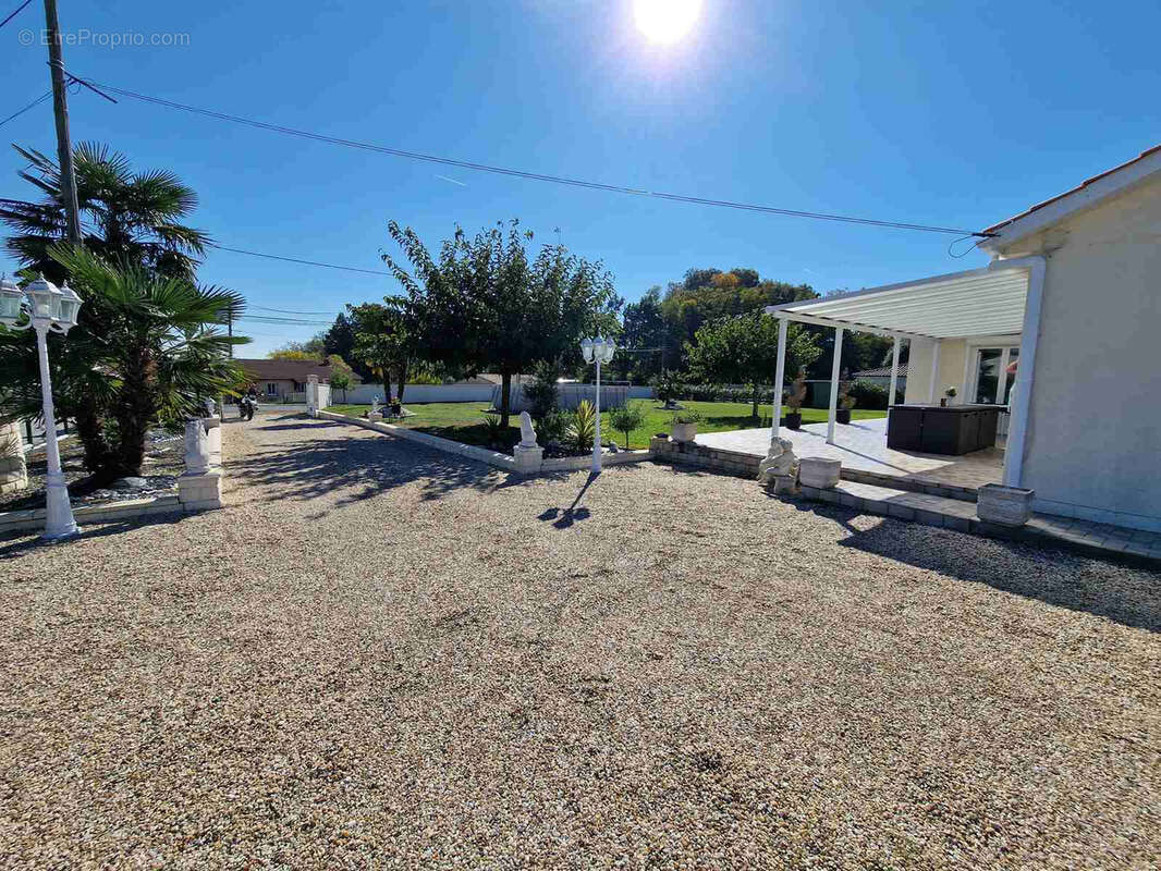 Maison à LA LANDE-DE-FRONSAC
