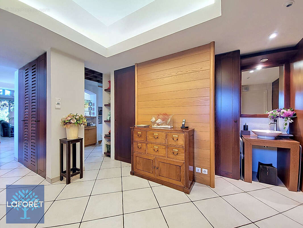 Maison Saint Martin La Plaine 10 pièces 241.54 m2 - photo 8