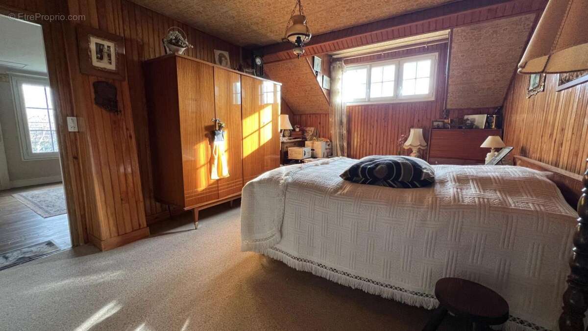 Maison à LES CLAYES-SOUS-BOIS