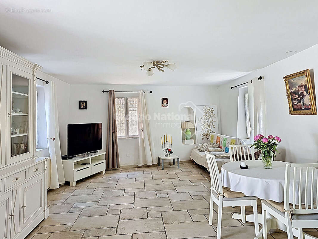 Charmante maison de village avec jardin, garage et espace indépendant - 130m² - photo 5