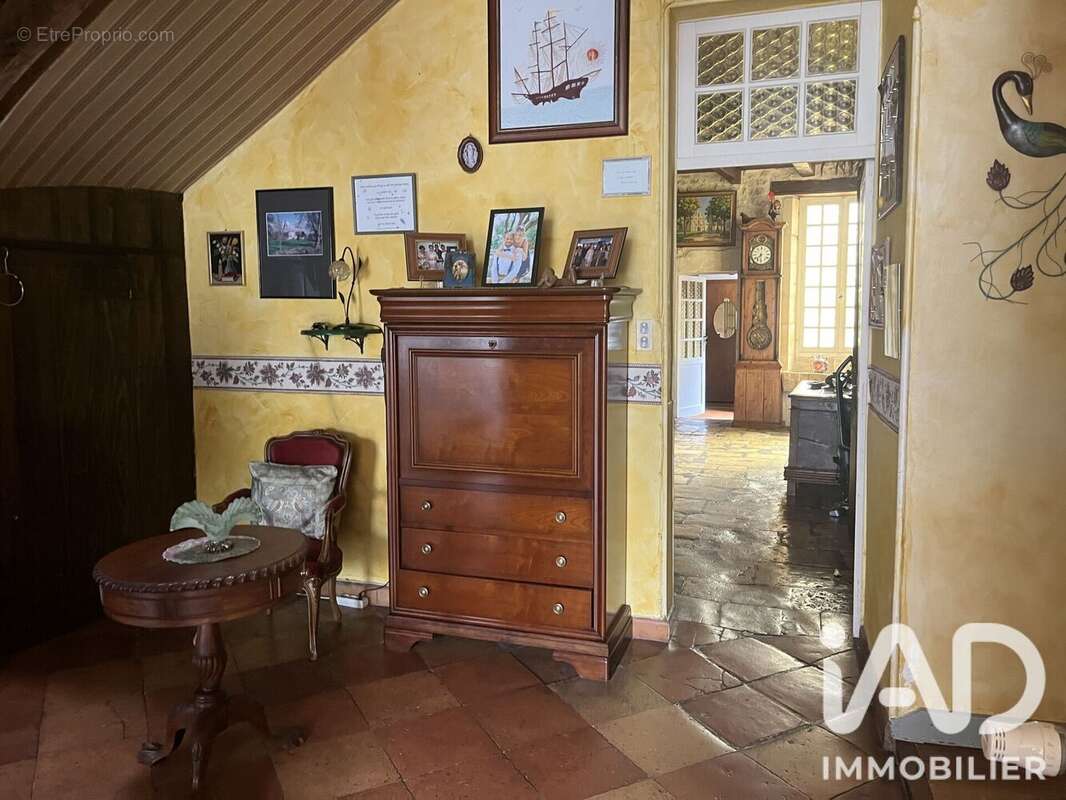 Maison 223 m² à Le Gua  - photo 9