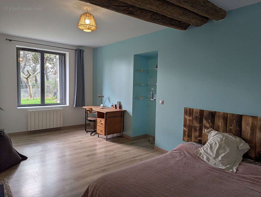 VILLECROZE, vaste bâtisse de 790 m² avec dépendances, garage et piscine - photo 12
