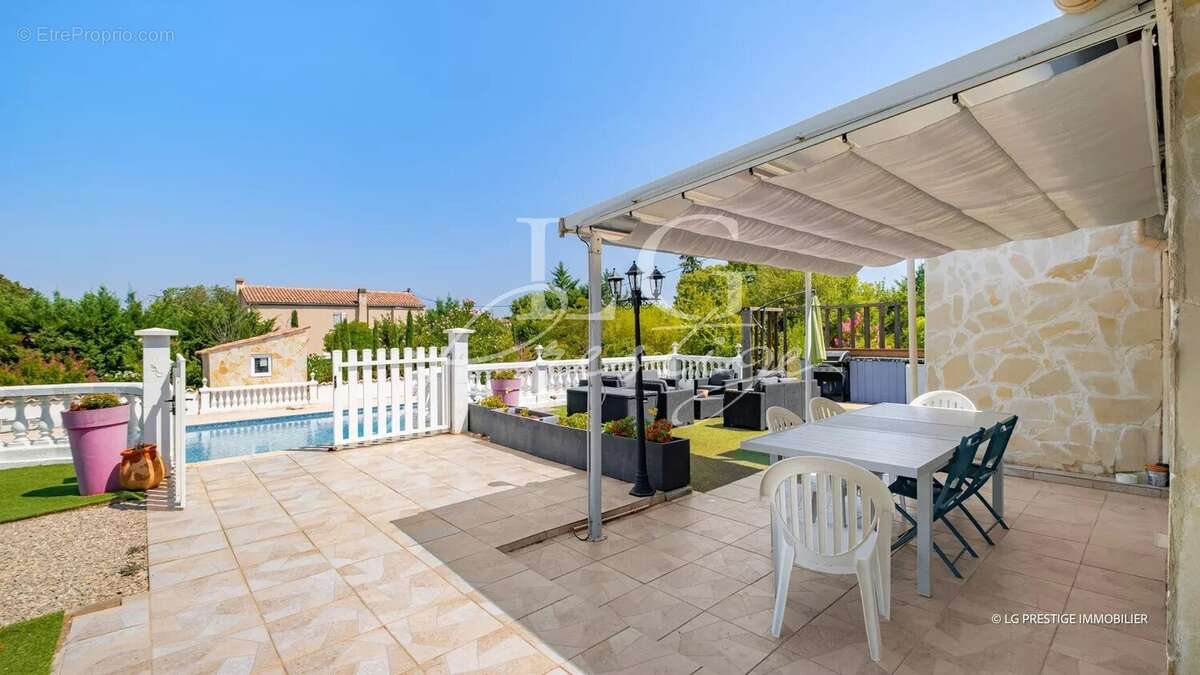 Villa de plain-pied avec piscine avec 5 000 m² de terrain - photo 16