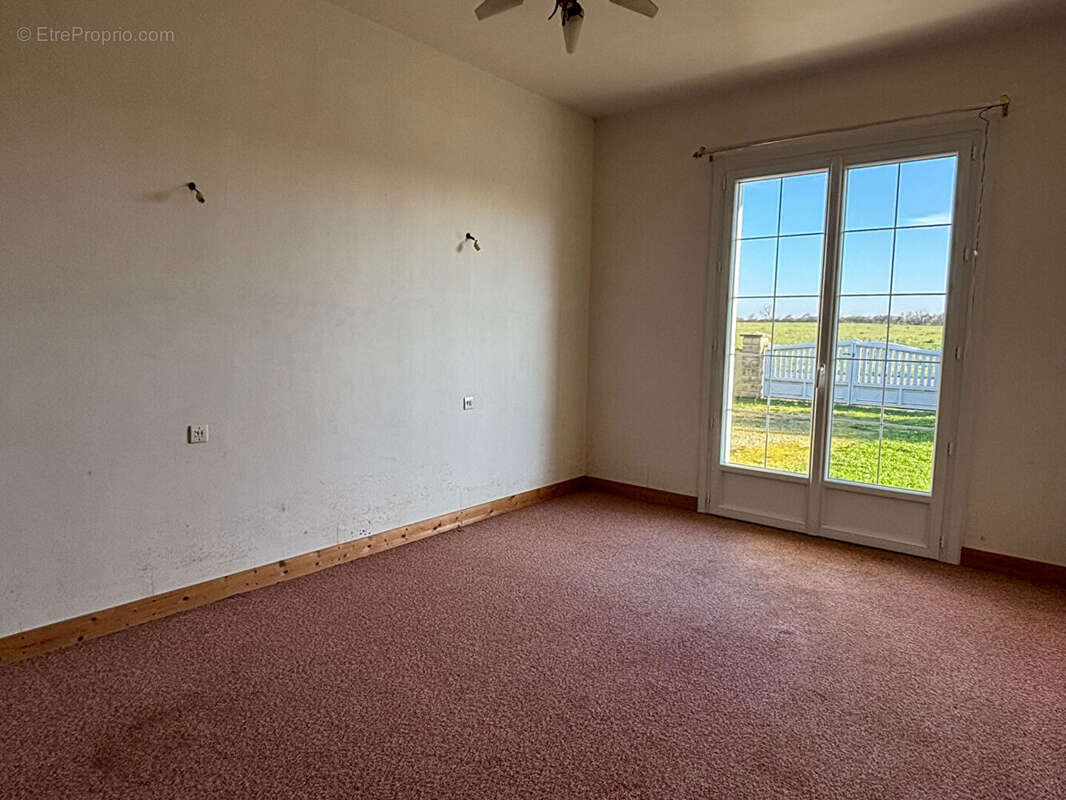 Maison à SAINT-PIERRE-D'EXIDEUIL