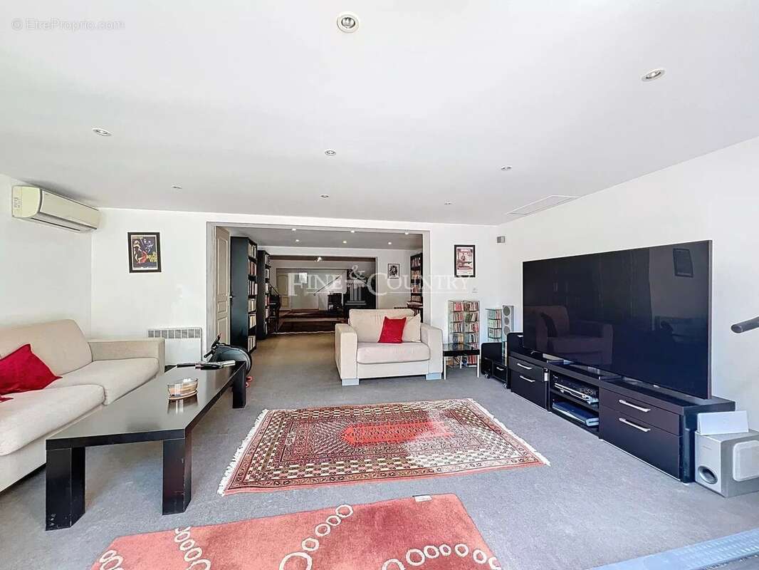 Maison à CHATEAUNEUF-GRASSE