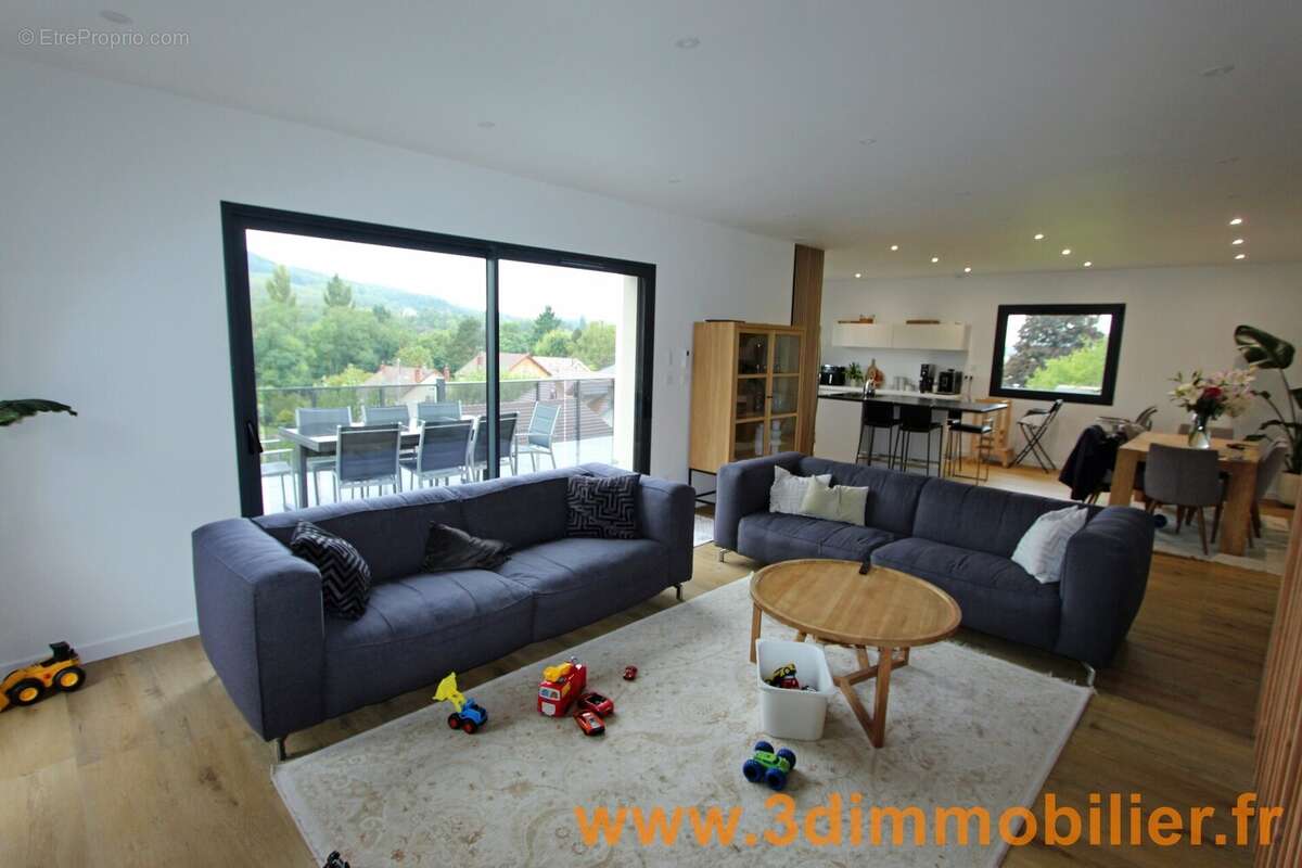 PIECE DE VIE 55 m² - Maison à LONS-LE-SAUNIER