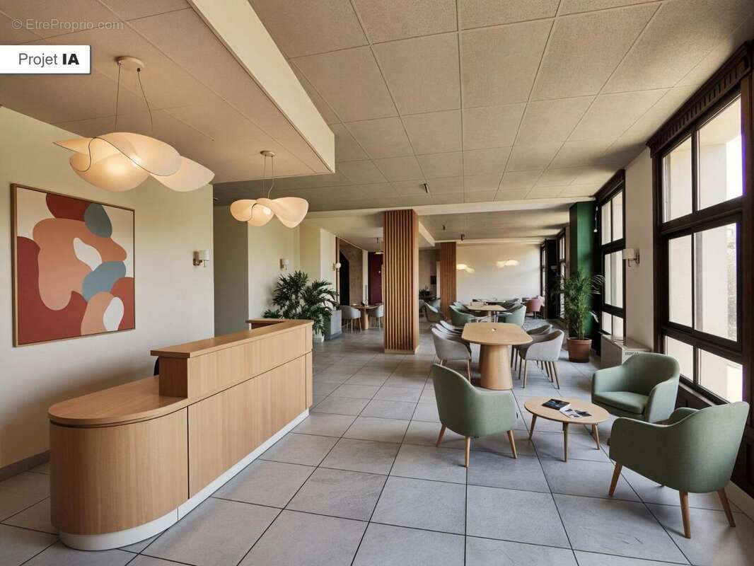   - Commerce à AUBENAS