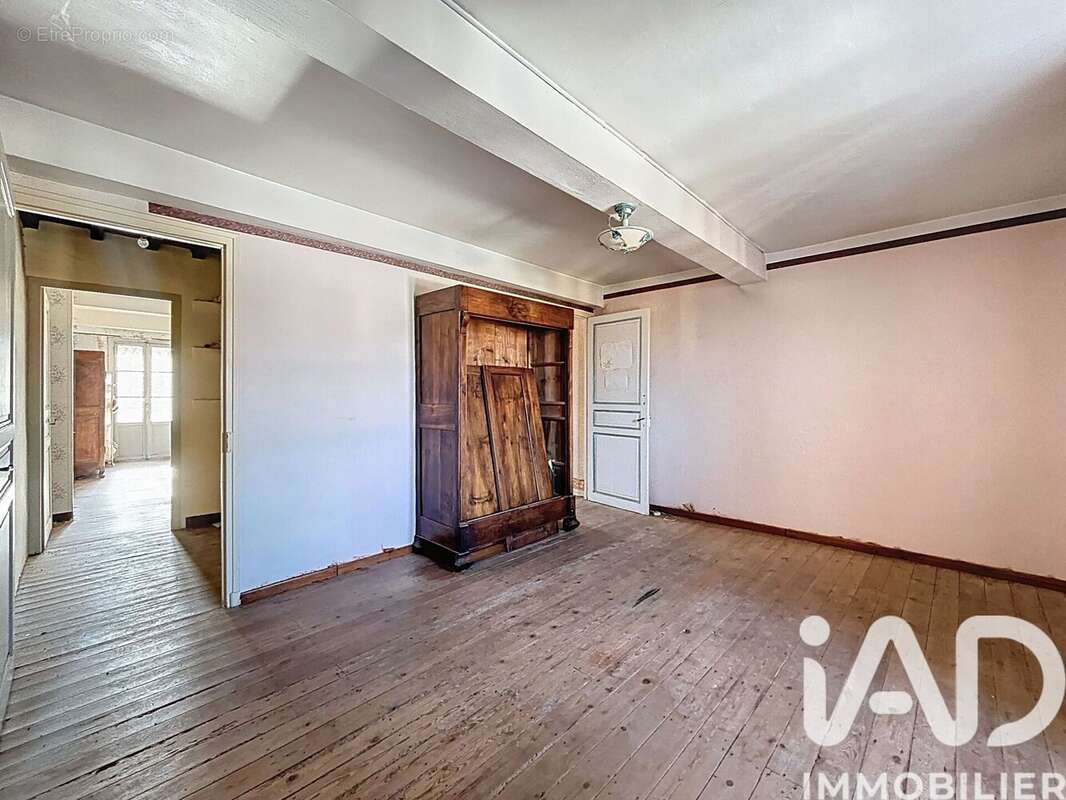 Maison 130 m² à Corbere-Les-Cabanes  - photo 7