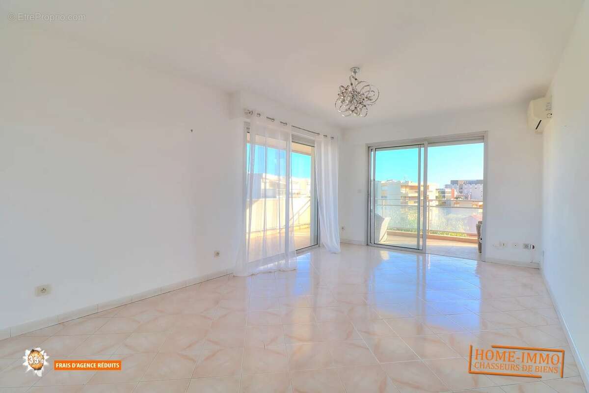 Appartement à SAINT-LAURENT-DU-VAR