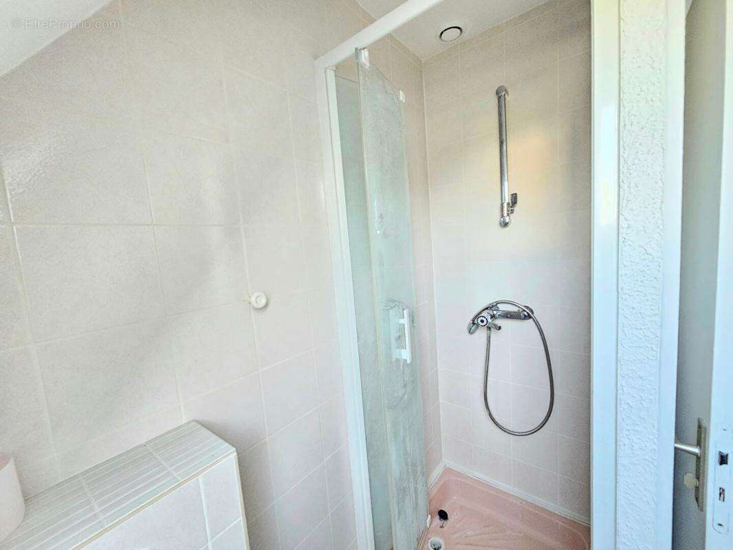 Gaillon centre ville, au calme - Maison de 128 m2 - 4 chambres sur sous-sol total  - Terrain plat de 700 m2 - Prix : 299.000 - photo 17