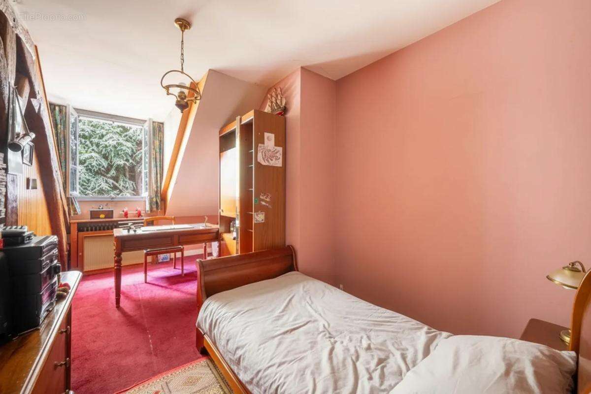 Maison de 8 pièces de 235 m² à Dammartin-en-Serve - photo 9