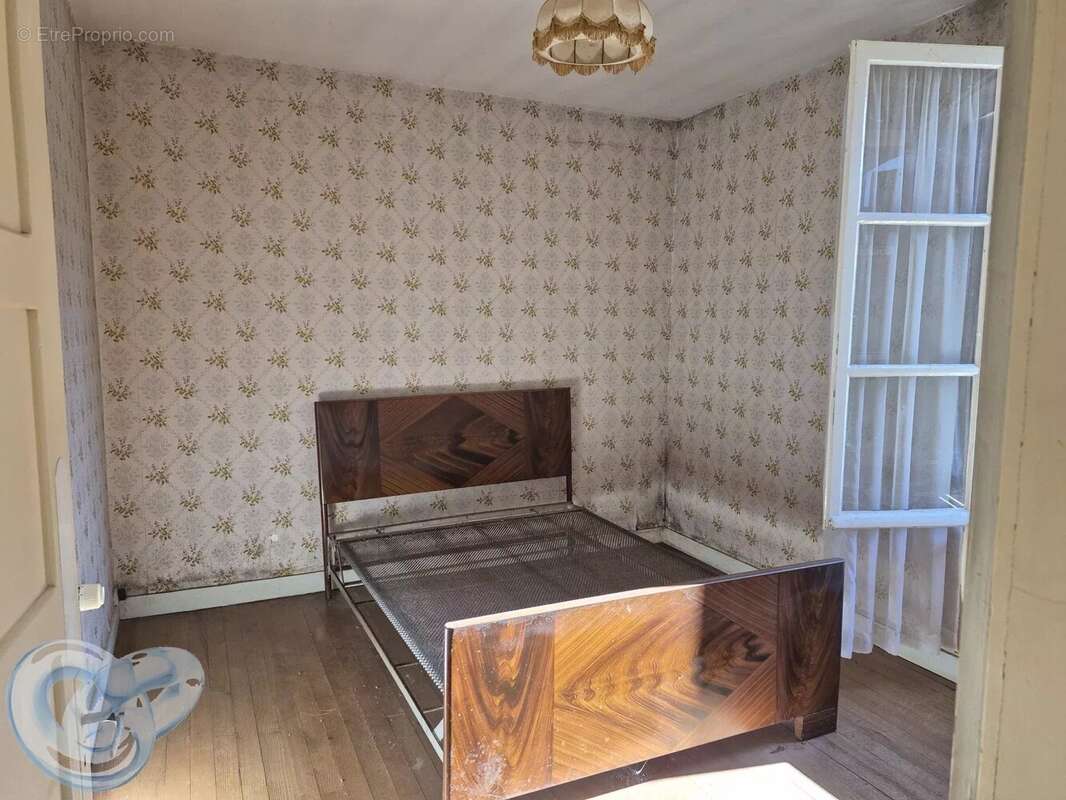 Commerce à BEYNAC-ET-CAZENAC