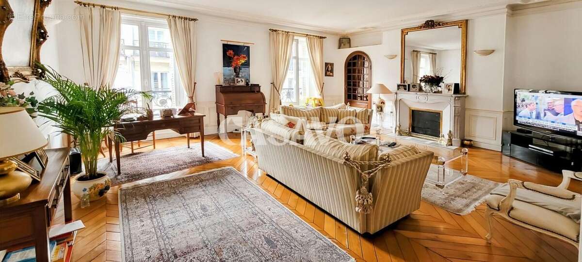 Appartement à PARIS-10E