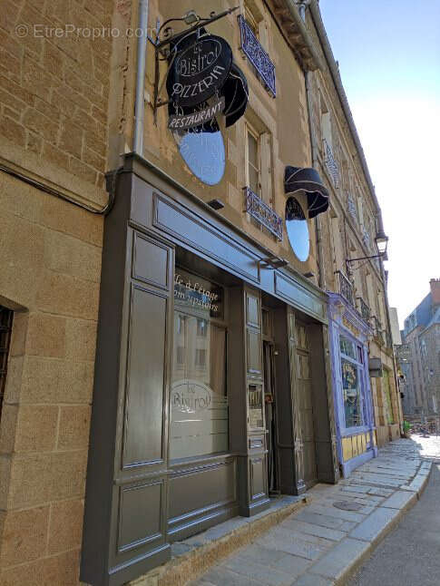 Commerce à FOUGERES