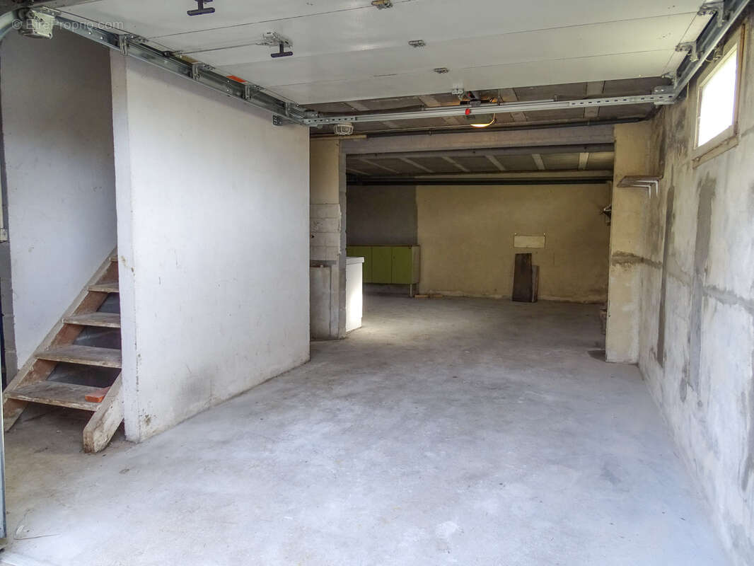 Maison à LA CHAPELLE-MONTMARTIN