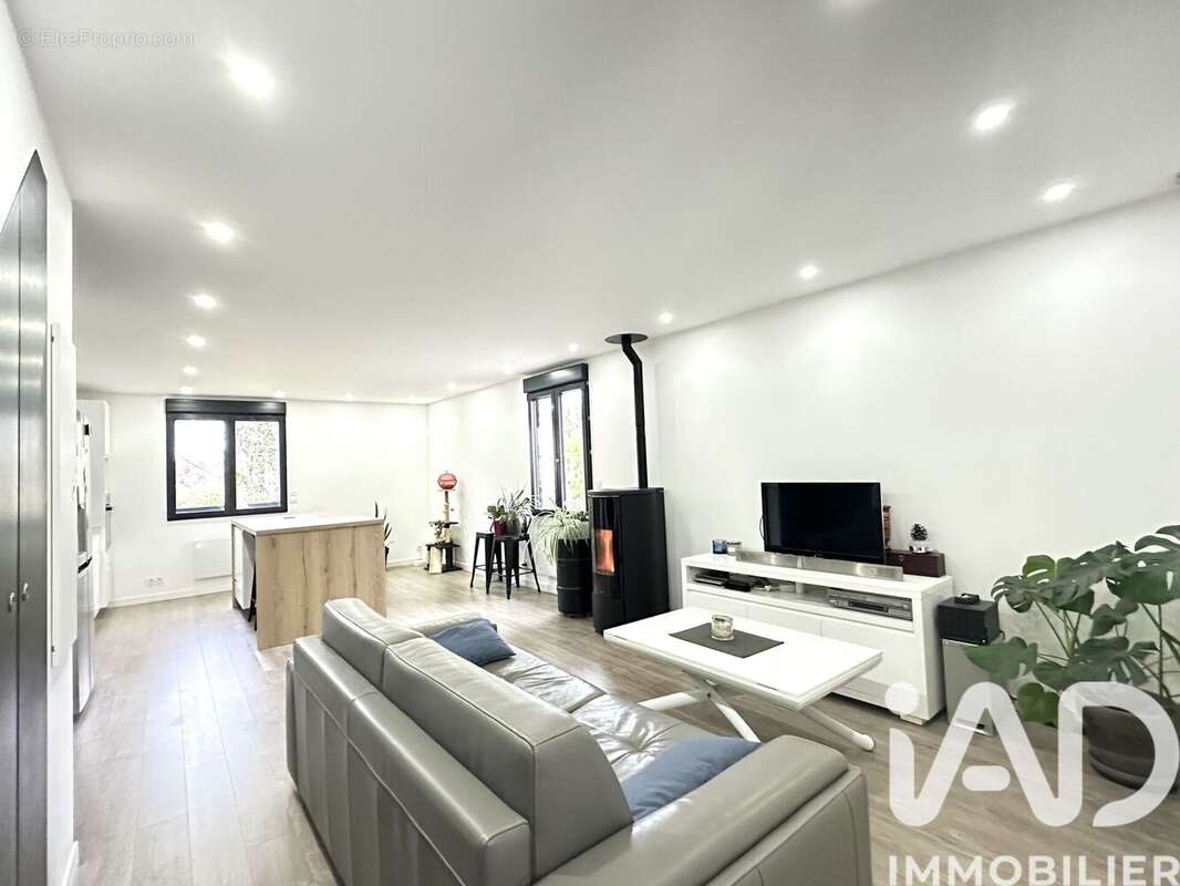 Photo 3 - Maison à LE VAL-SAINT-GERMAIN