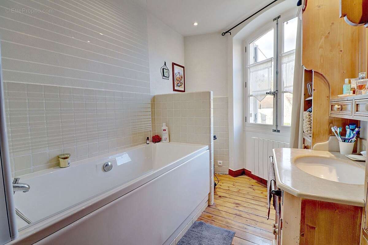 Maison à JUMEAUVILLE