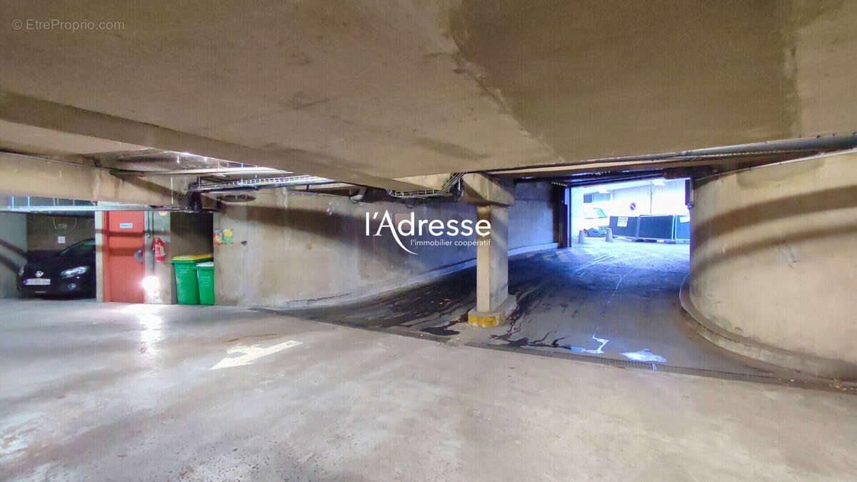 Parking à PARIS-15E
