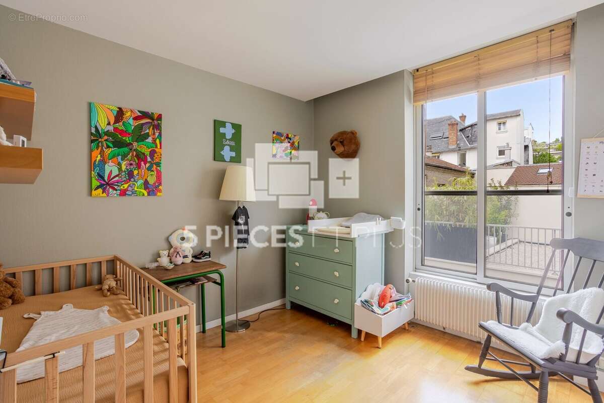 Appartement à NEUILLY-SUR-SEINE