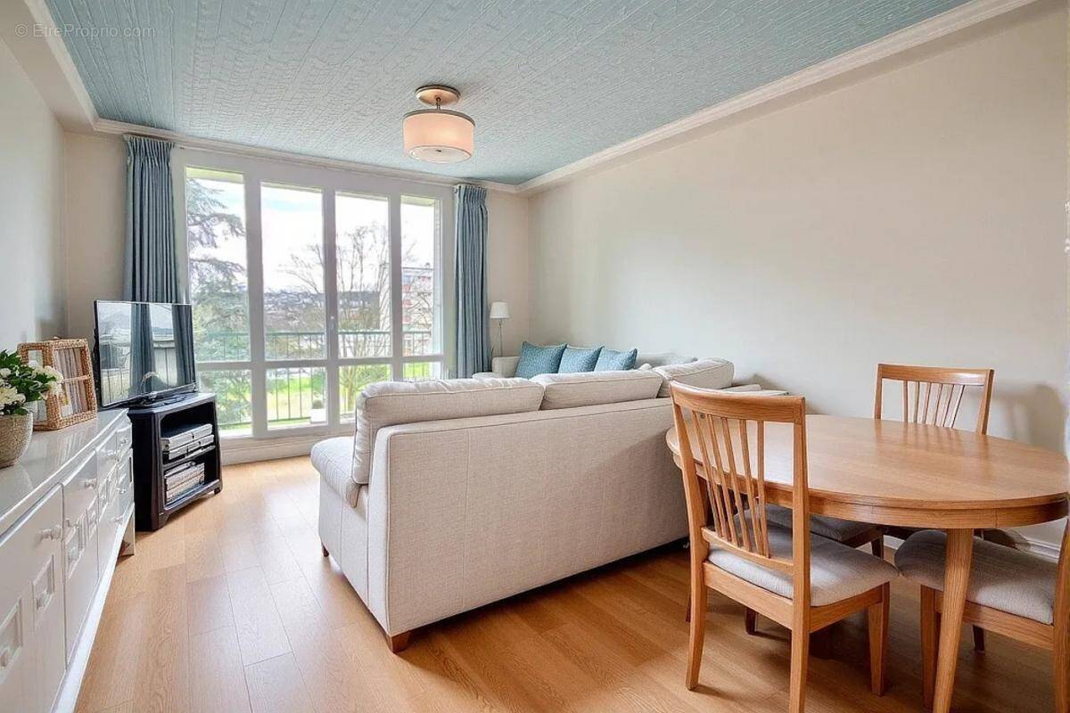 Appartement à PIERRE-BENITE