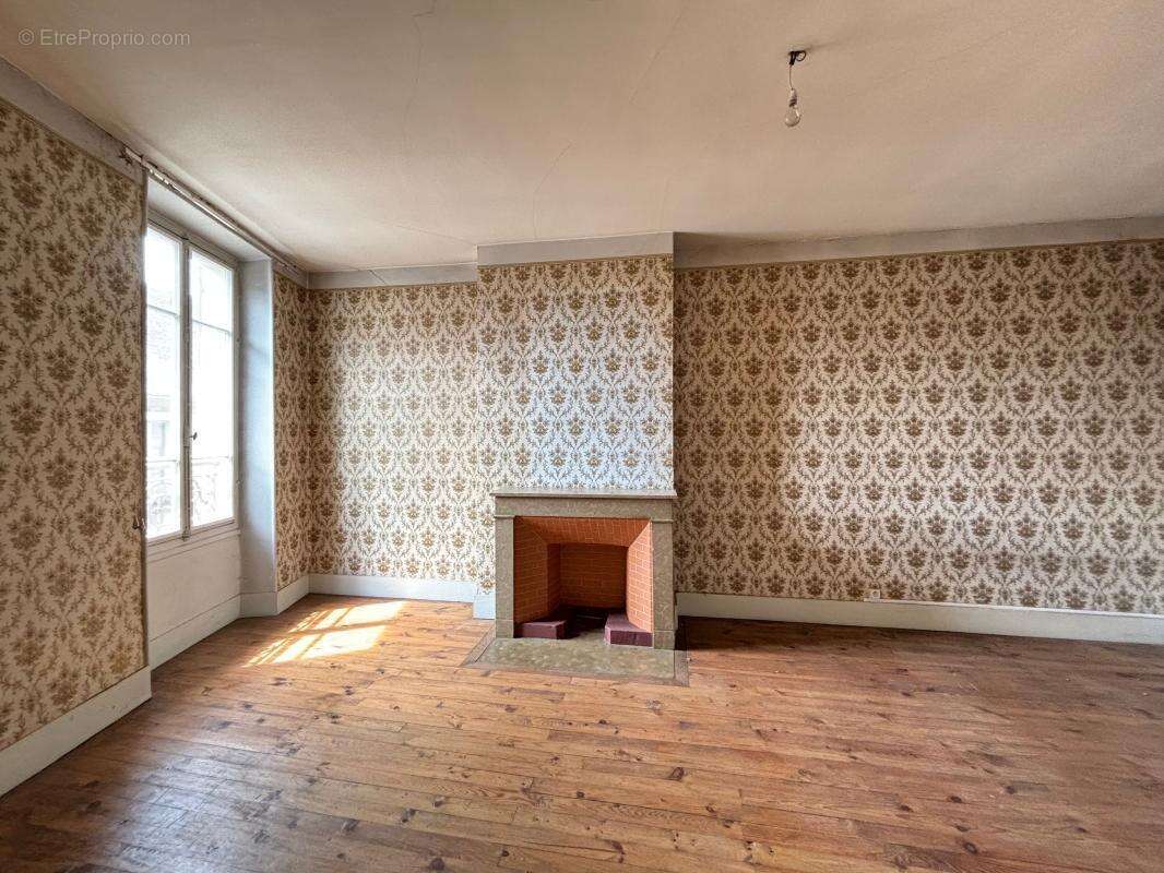 Appartement à ENTRE-DEUX-GUIERS