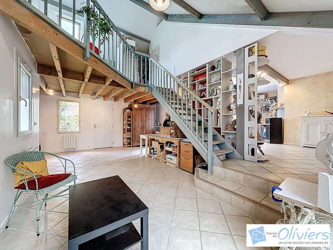 Maison à VOISINS-LE-BRETONNEUX