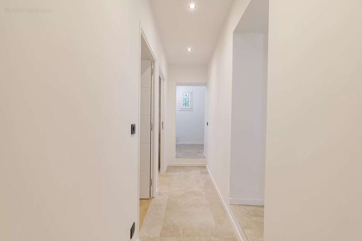 Appartement à SAINT-LAURENT-DU-VAR