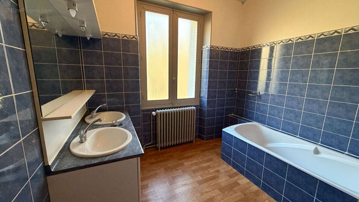 Maison à SAINTE-FEYRE