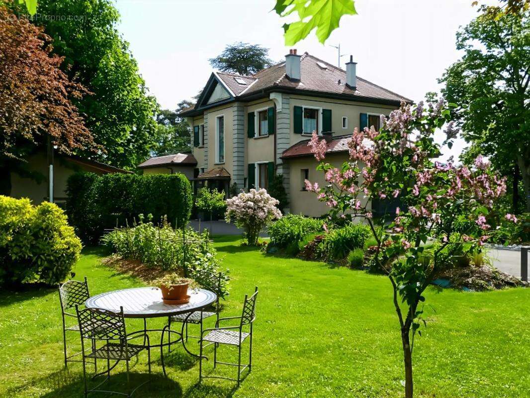 Maison à AMBILLY