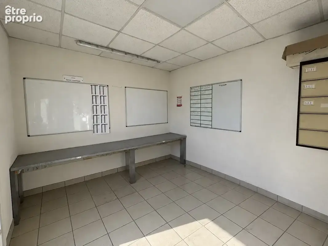 Local d'activité professionnelle 99 m2 - photo 6