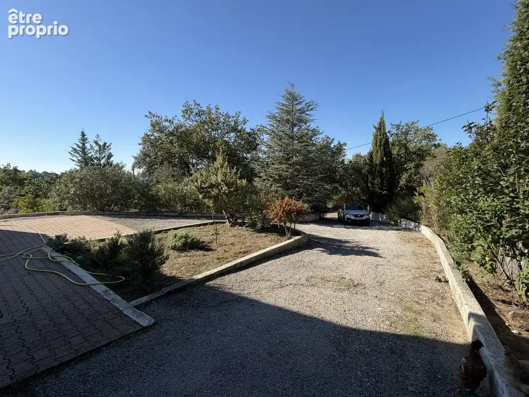 Maison avec vue dégagée et nombreuses dépendances - photo 12