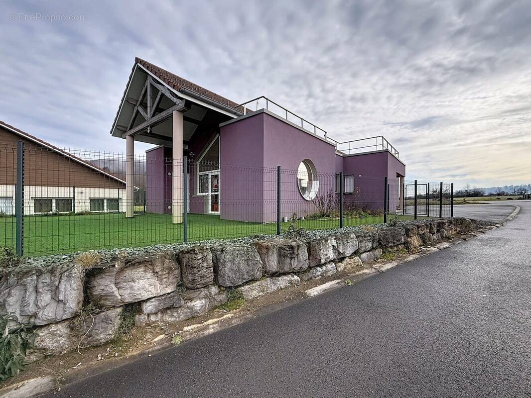 Commerce à SAINTE-MARIE