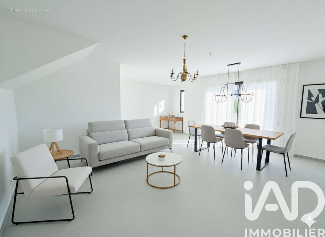 Photo 2 - Maison à SORGUES