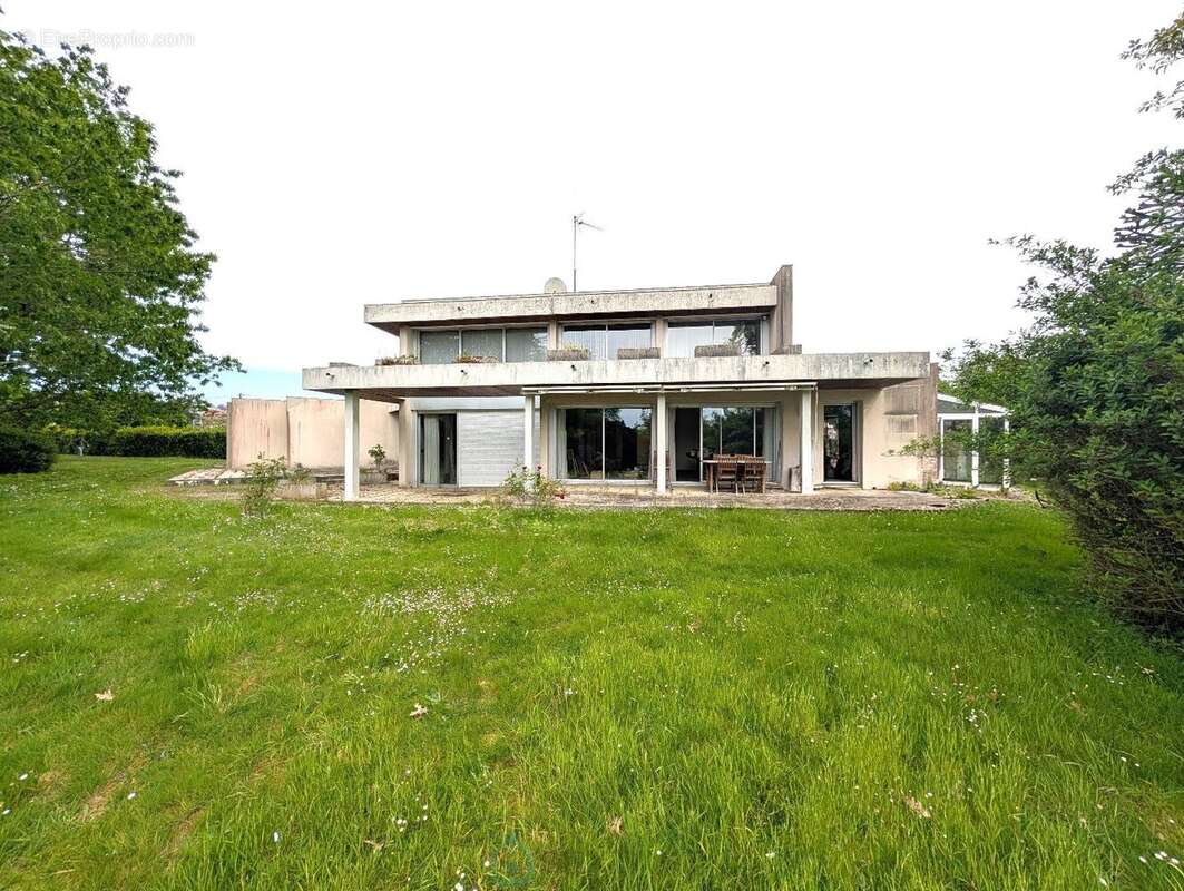 Grande maison d'architecte sur parc arboré - photo 26