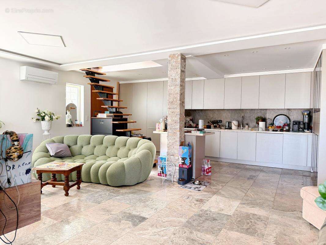 Appartement à VALLAURIS