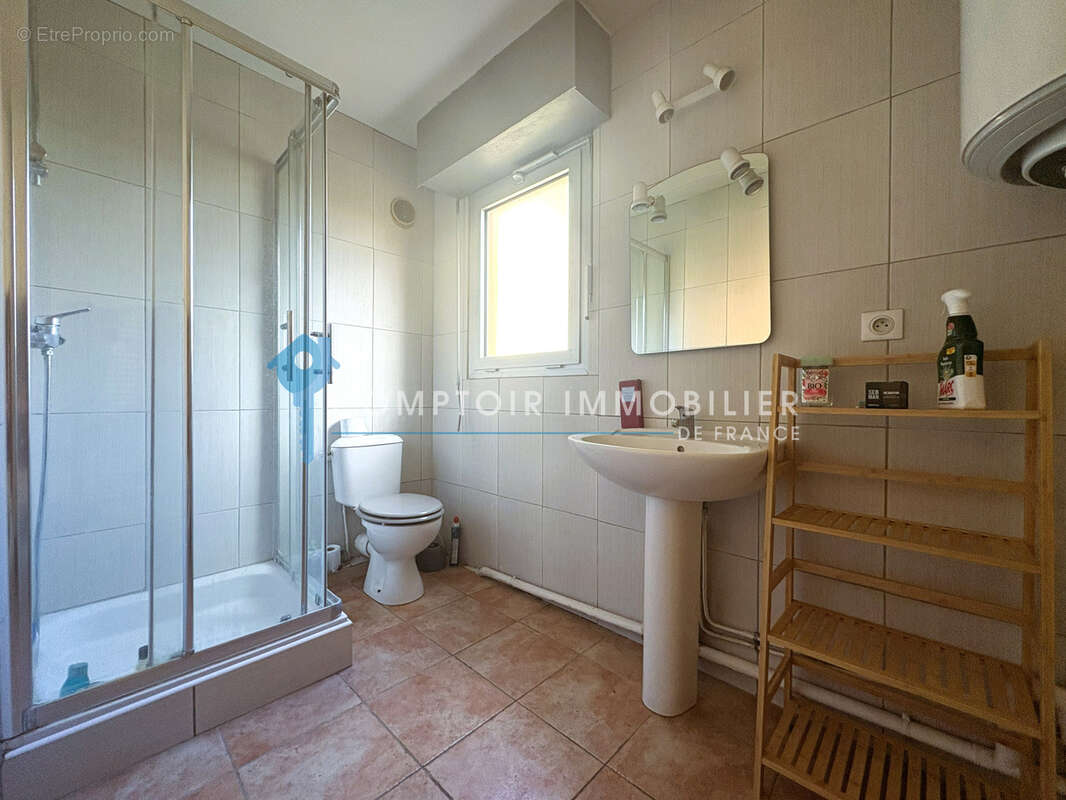 DEPT-30-A VENDRE-UZES Studio de 29m2 proche de toutes commodités résidence la tour du roy - photo 5