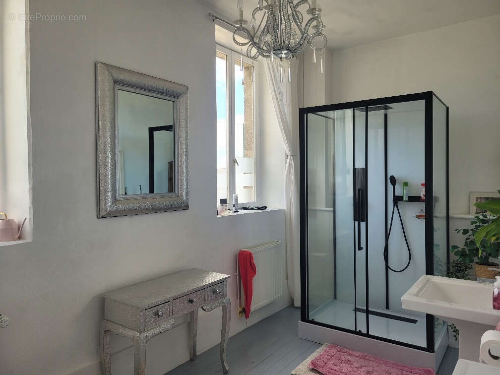 Jolie maison en Pierre F4 en coeur de village ! - photo 9