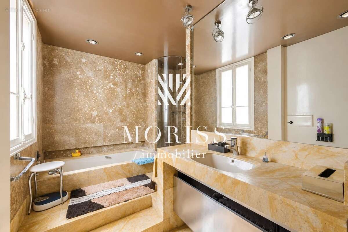 Appartement à PARIS-11E