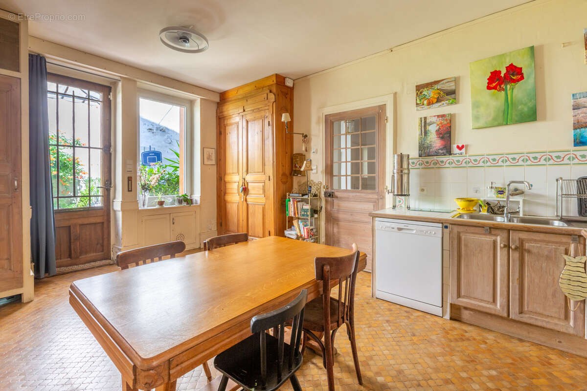 Centre ville Vienne - Belle maison bourgeoise 120 m2 - photo 9